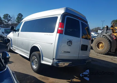 2017 Chevrolet Express 2500 Work Van z USA, uszkodzony, nr VIN 1GCWGAFG3H1292992